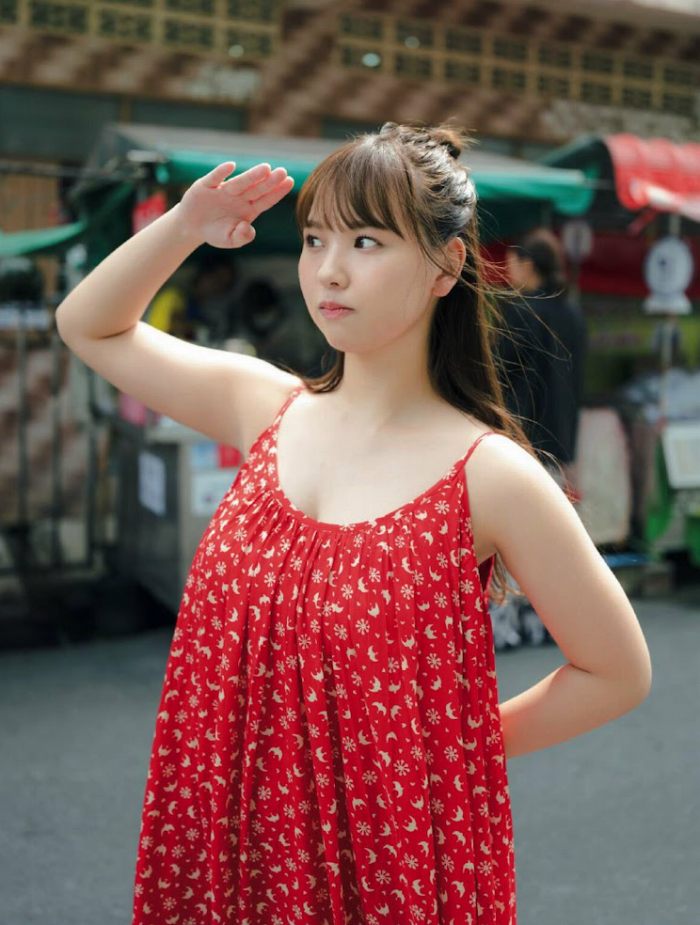 本郷柚巴 まぶしいボインの水着グラビア画像！