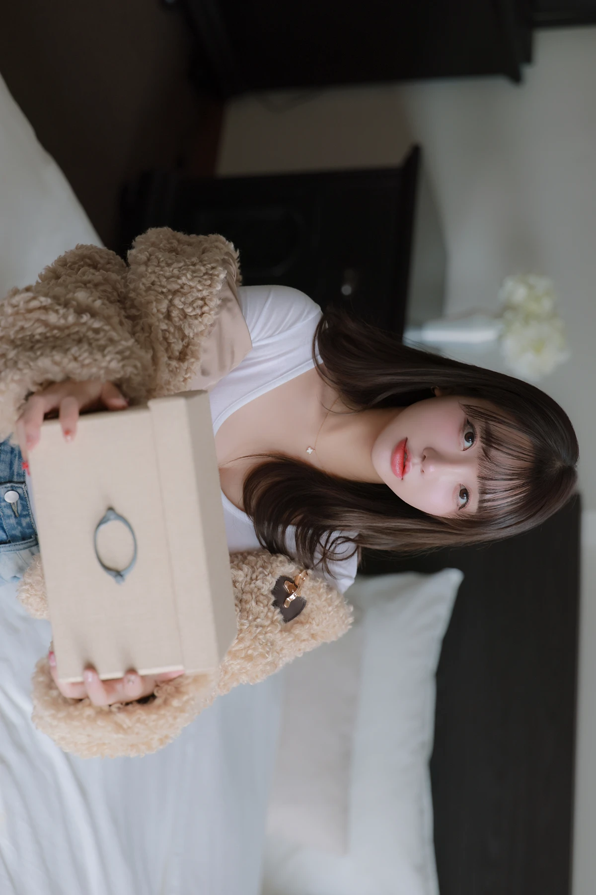 Son Yeeun 손예은, Photobook 「2025 X-Mas Offline」 Set.01