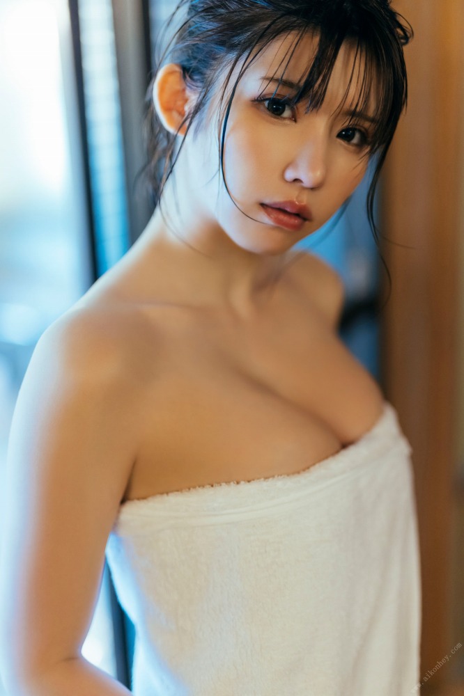 えなこ 過去のグラビア画像