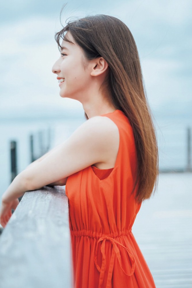 菅原咲月 すべすべ美脚の激かわグラビア画像！