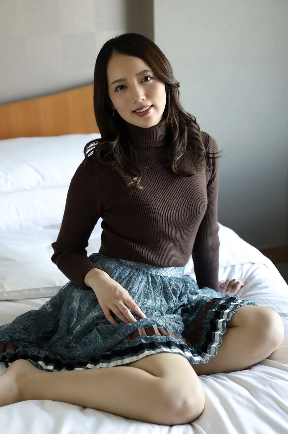 Kana Fuji 藤かんな, 写真集 開業医の妻で元モデルという美貌の持ち主