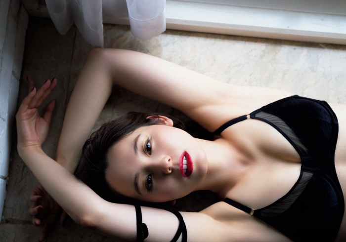 小池里奈 美尻でキュートな水着グラビア画像！