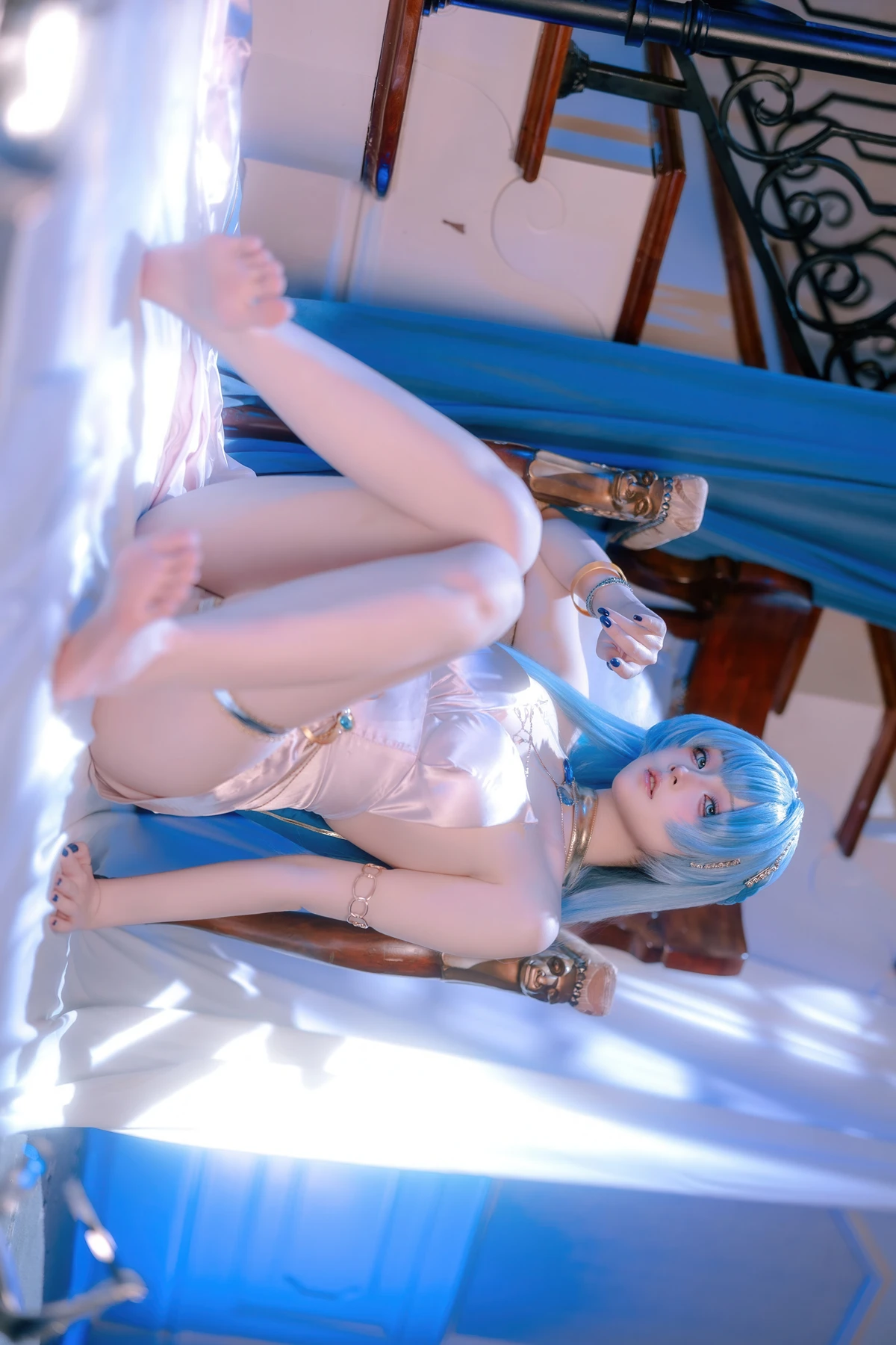 Cosplay 屿鱼 – 胜利女神 妮姬 海伦 礼服