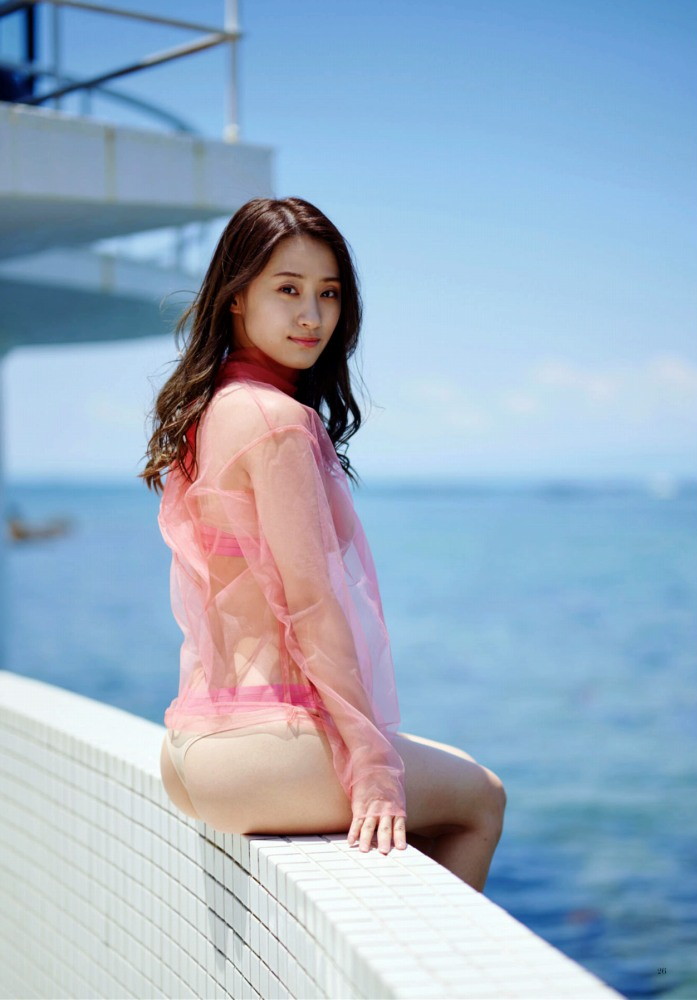 澄田綾乃 はみ出るFカップの水着グラビア画像！