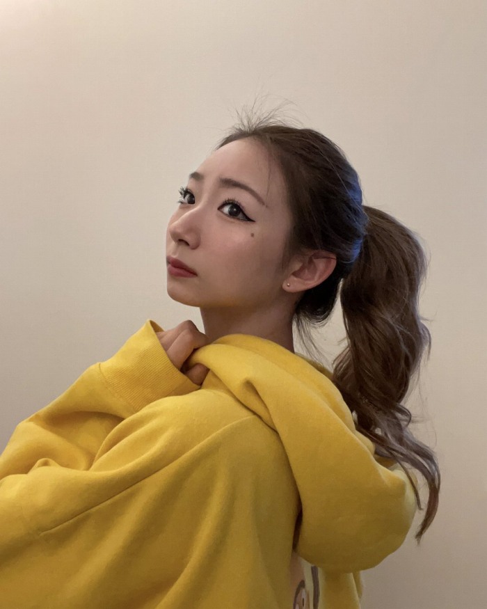 うらら 小顔美女の下着＆水着グラビア画像！