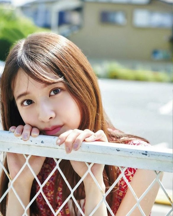 菅原咲月 すべすべ美脚の激かわグラビア画像！