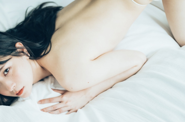 あまつまりな 脱ぎすぎ水着＆下着グラビア画像！