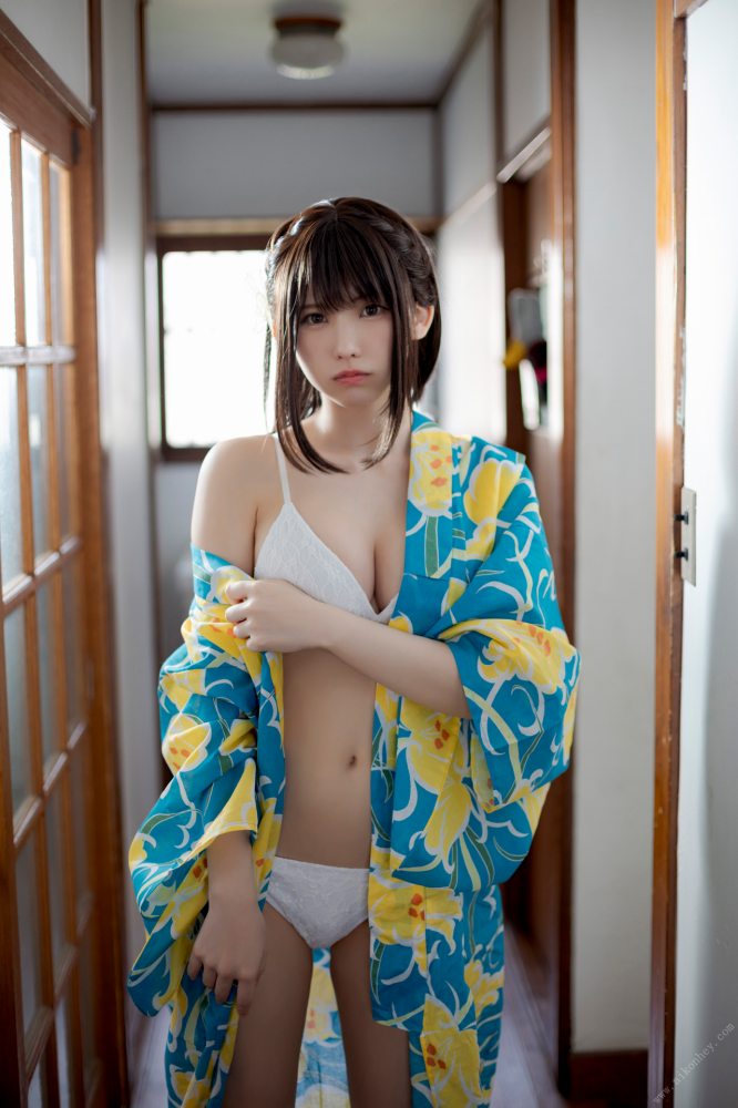 えなこ 過去のグラビア画像