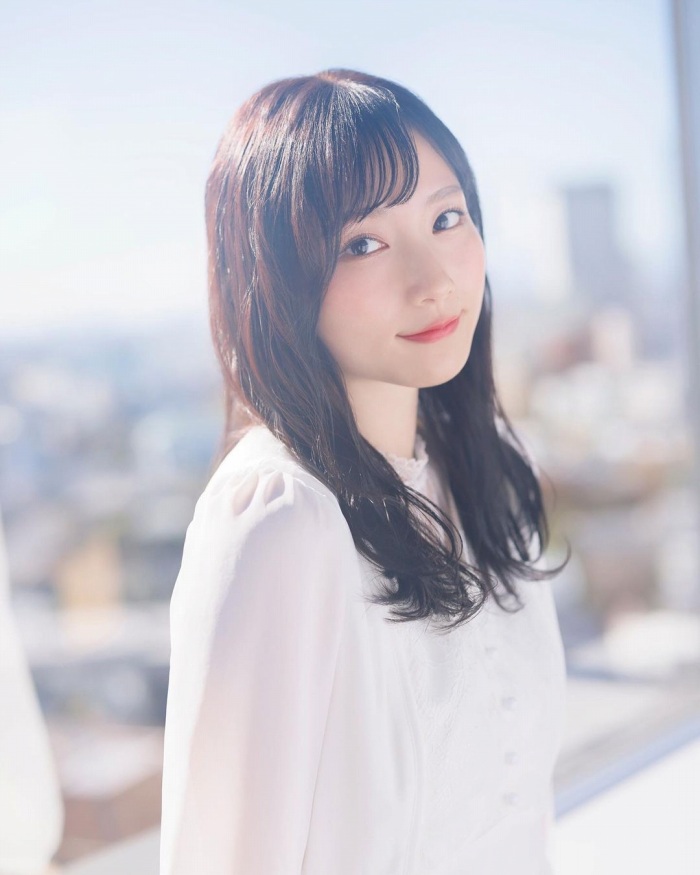 青山なぎさ 激かわな生脚＆タンクトップ画像！