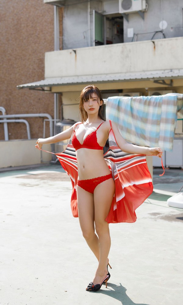 小倉ゆうか 激かわボインの水着グラビア画像！