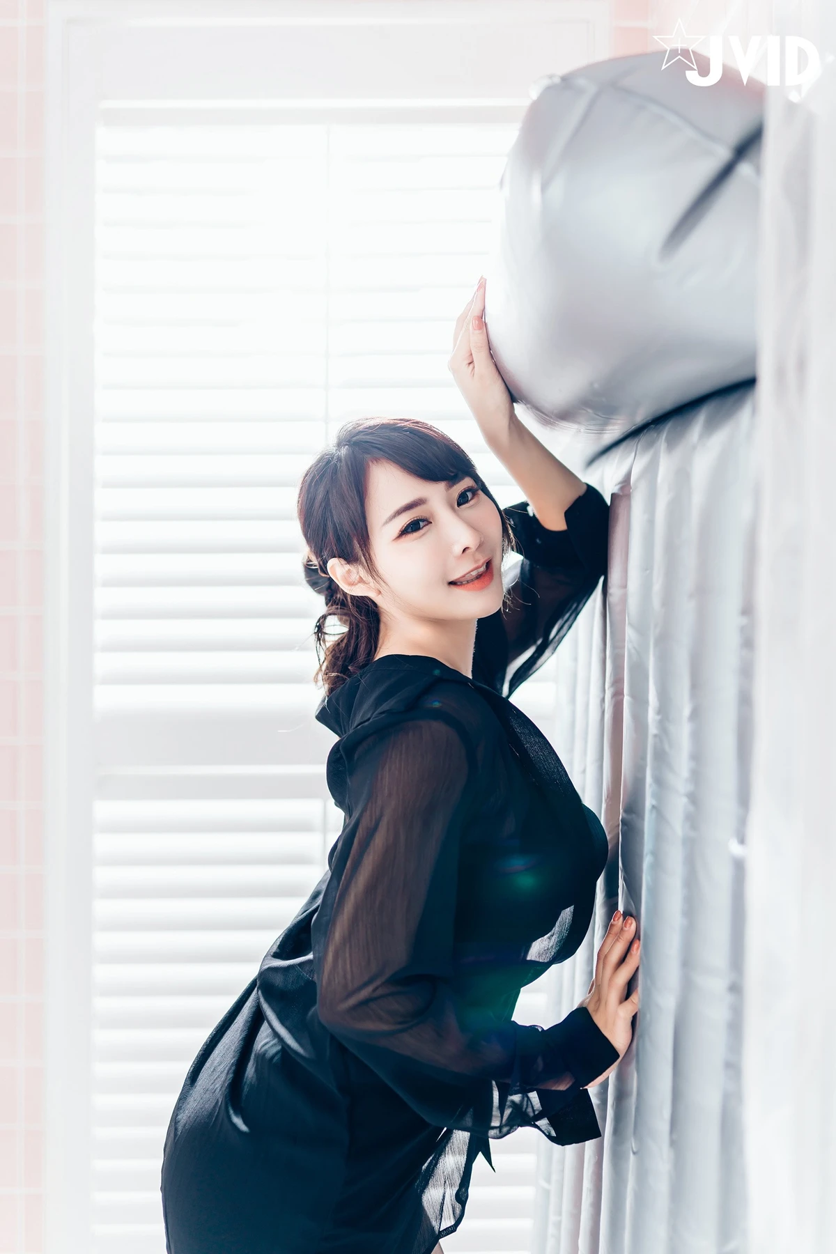 JVID Lele 樂樂 & 飄飄哥 – 上司新人下属 无内黑丝终极奥义 Set.01