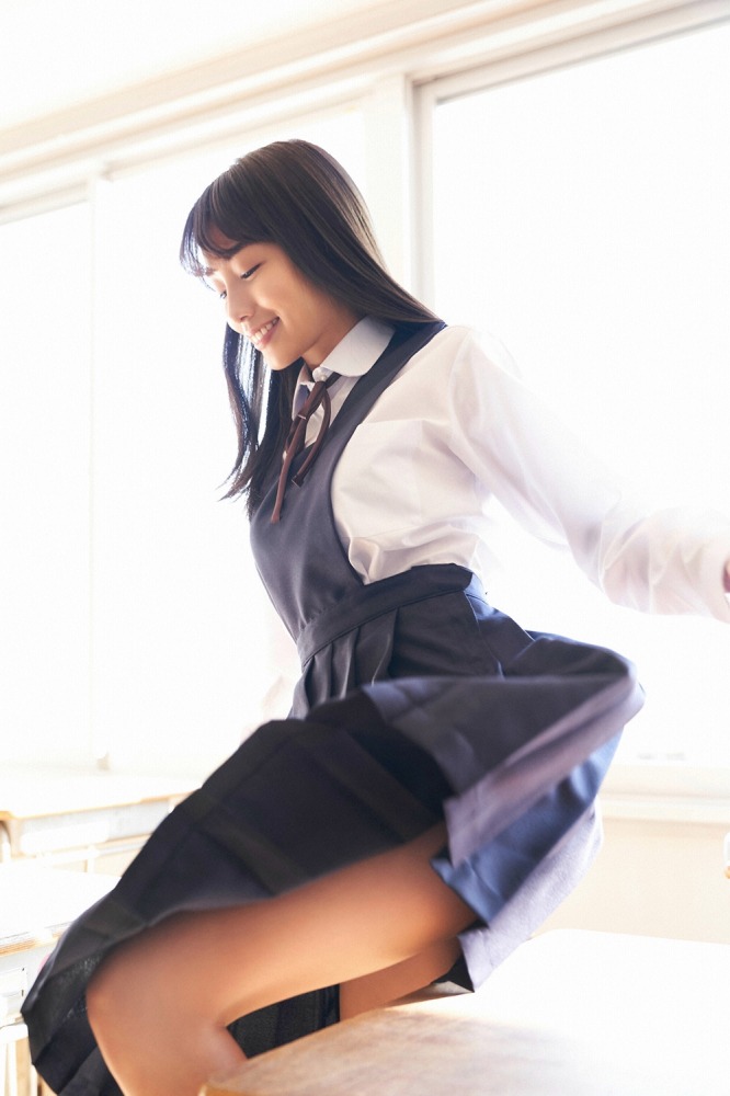 黒木ひかり むっちりバストの水着グラビア画像！