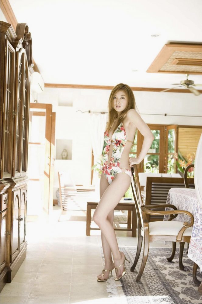 熊田曜子 グラマラスな水着グラビア画像他！