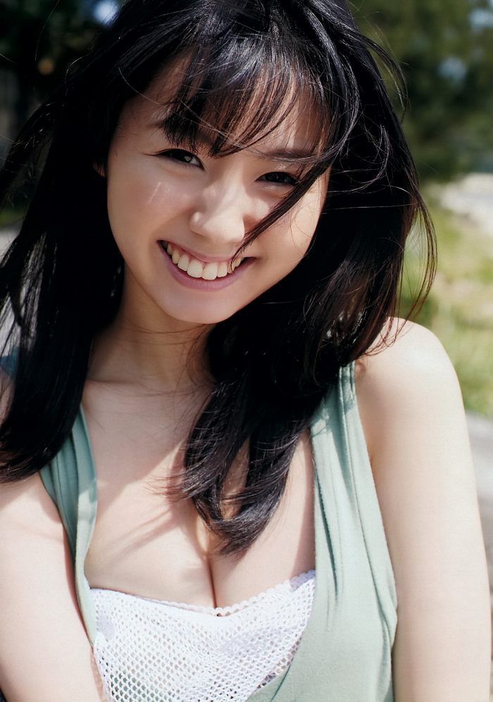 小池里奈 美尻でキュートな水着グラビア画像！