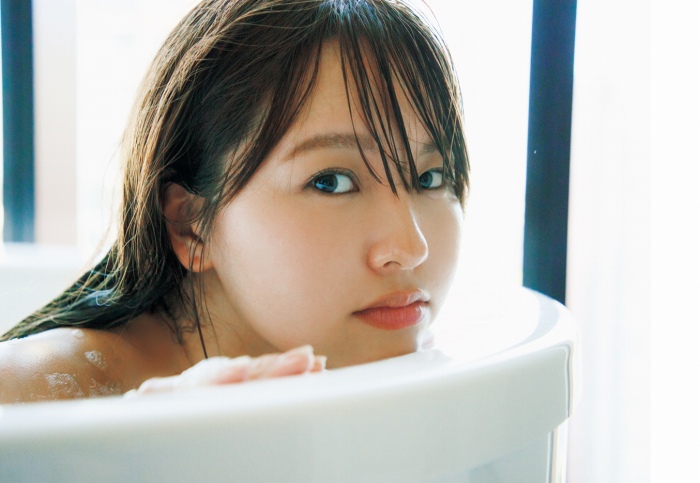 本郷柚巴 まぶしいボインの水着グラビア画像！