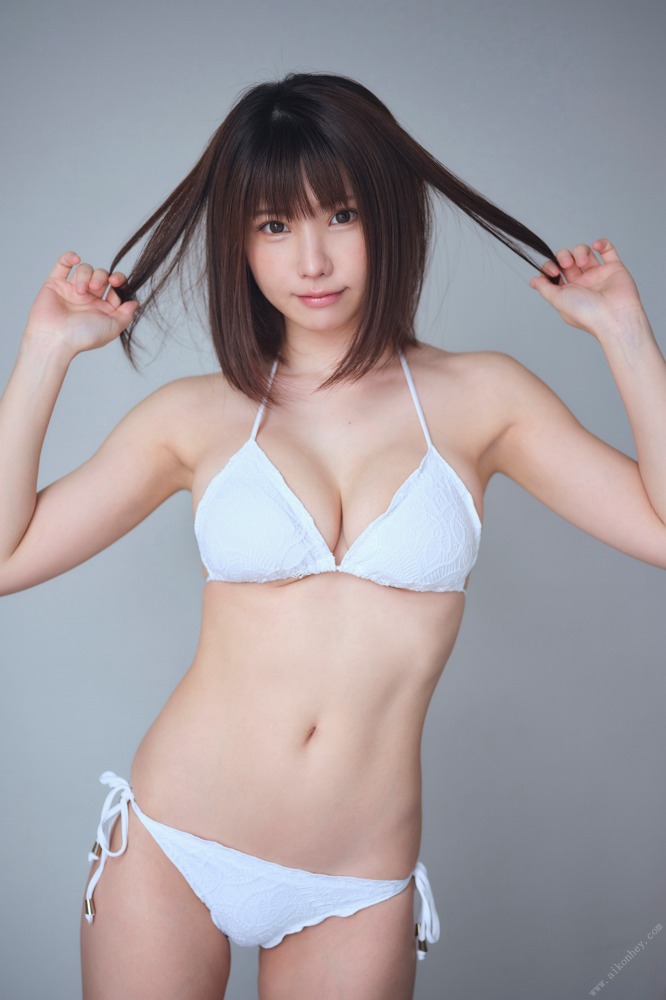 えなこ 過去のグラビア画像