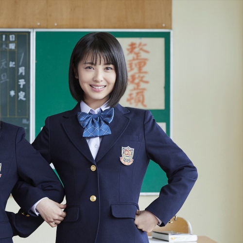 浜辺美波 鬼かわな水着＆浴衣グラビア画像！