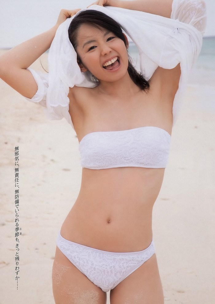小池里奈 美尻でキュートな水着グラビア画像！