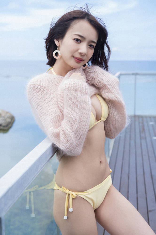 岡田紗佳 ぷるぷるGカップ水着グラビア画像！