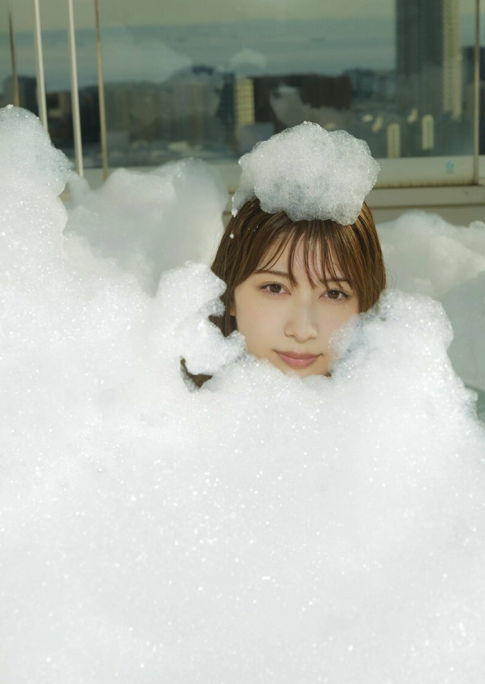 雪平莉左 グラマラス美女の水着グラビア画像！