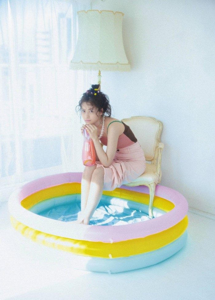 金川紗耶 美脚でスタイルが凄いグラビア画像！