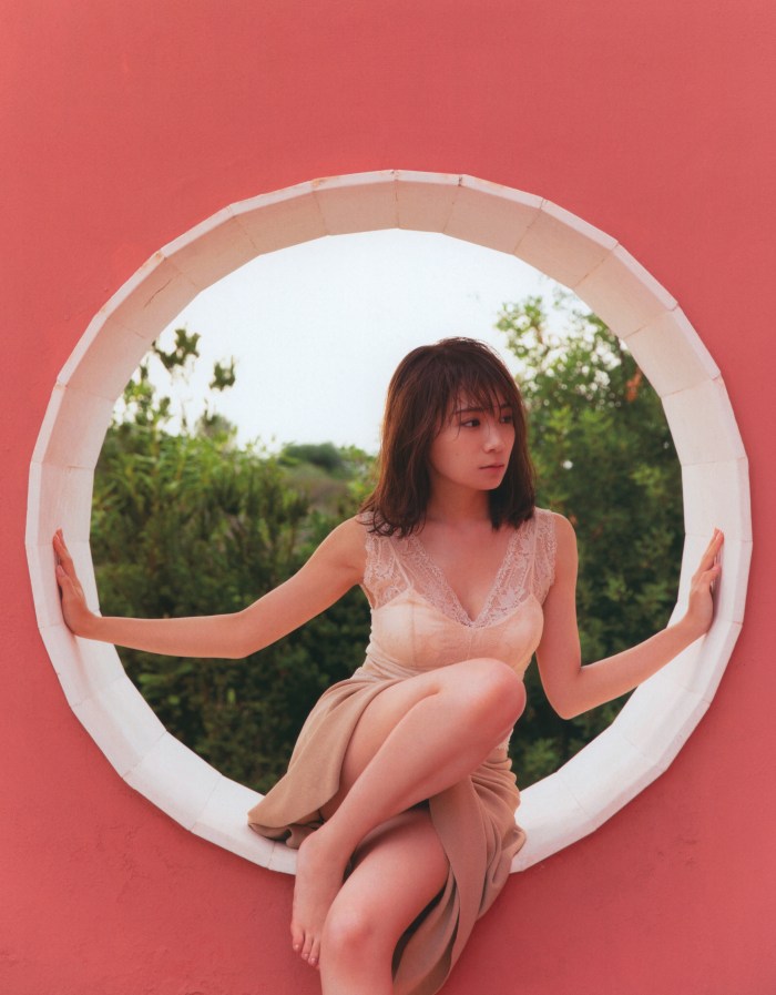 秋元真夏 激かわな水着・ランジェリー画像！