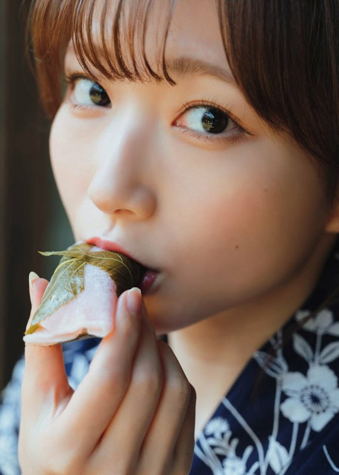 青山なぎさ 激かわな生脚＆タンクトップ画像！