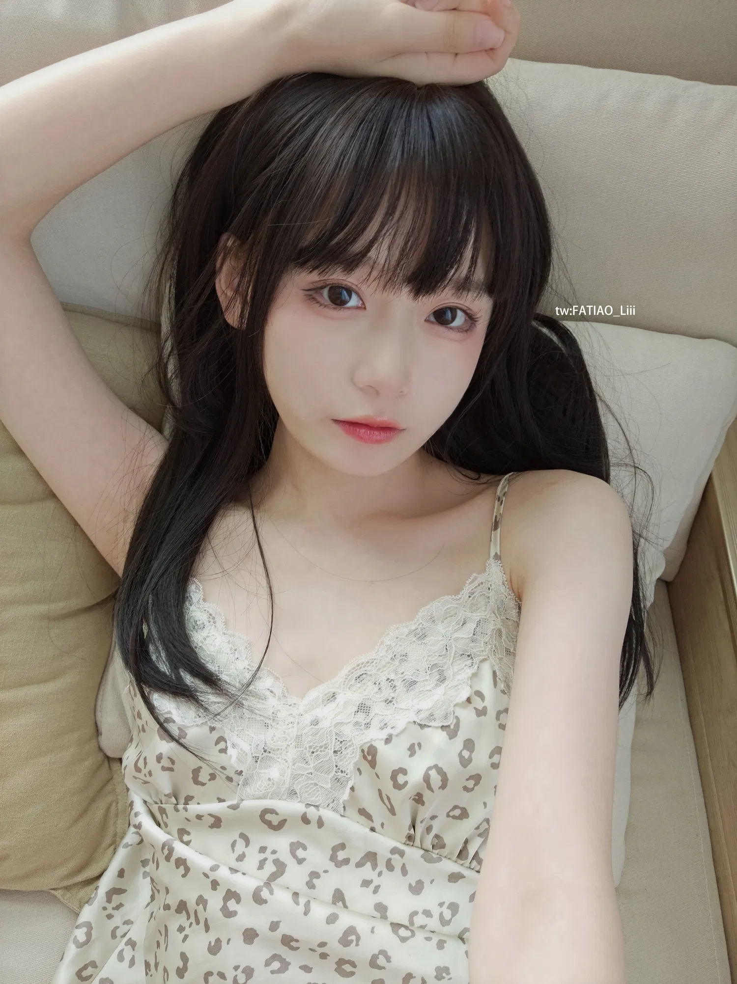 [Fantia] 迷之呆梨 – 自撮り写真 豹纹睡衣