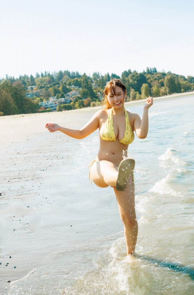 本郷柚巴 まぶしいボインの水着グラビア画像！