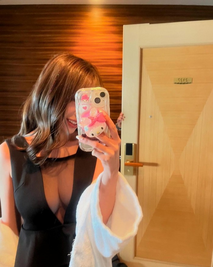 青井春 Iカップおっぱいの水着グラビア画像！