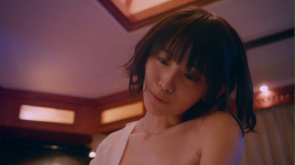 浅川梨奈 もっこりおっぱい水着グラビア画像！