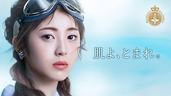 浜辺美波 鬼かわな水着＆浴衣グラビア画像！