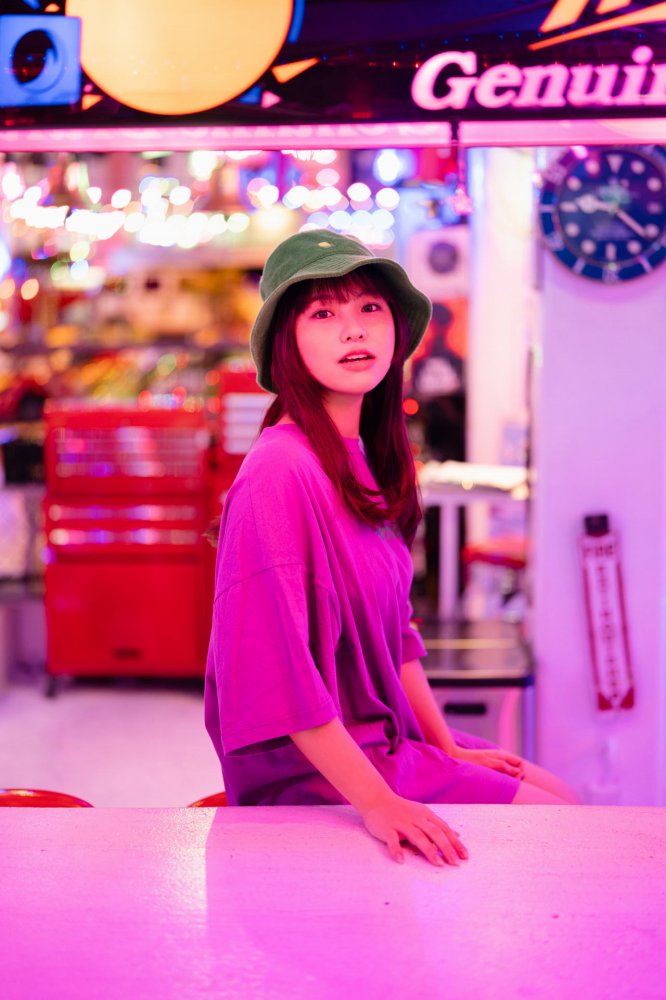 本郷柚巴 まぶしいボインの水着グラビア画像！