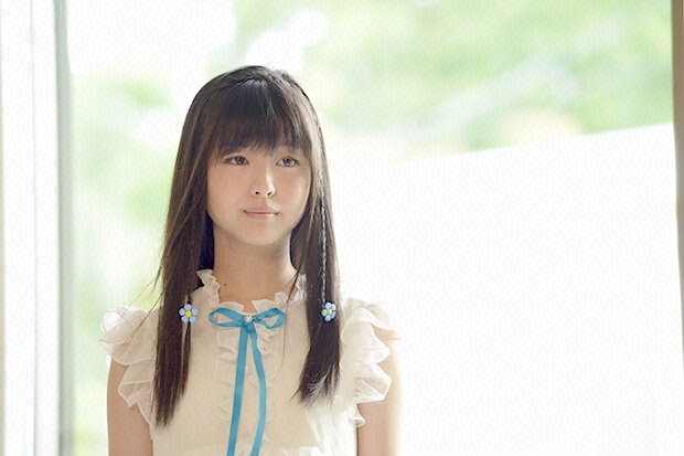 浜辺美波 鬼かわな水着＆浴衣グラビア画像！