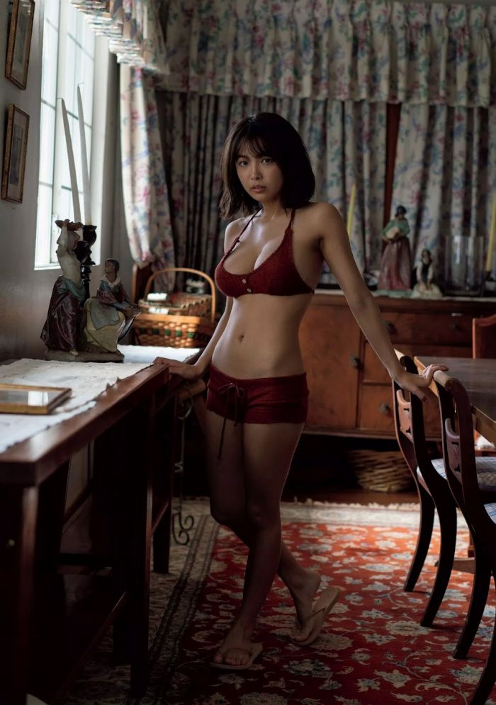 寺本莉緒 Gカップおっぱいの水着グラビア画像！