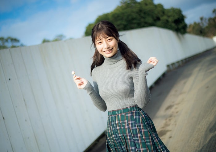 鈴木優香 ちょっと脱ぎすぎ水着グラビア画像！