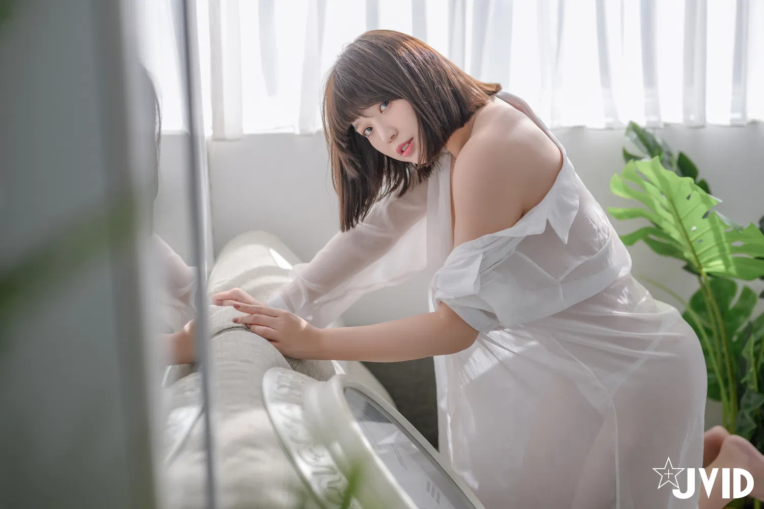 [JVID] Ruru茹茹 - 【H級豪巨乳】寄宿家中的前同事－茹茹，一早醒來就衣衫不整！豪乳在眼前晃的我頭好暈啊～～～