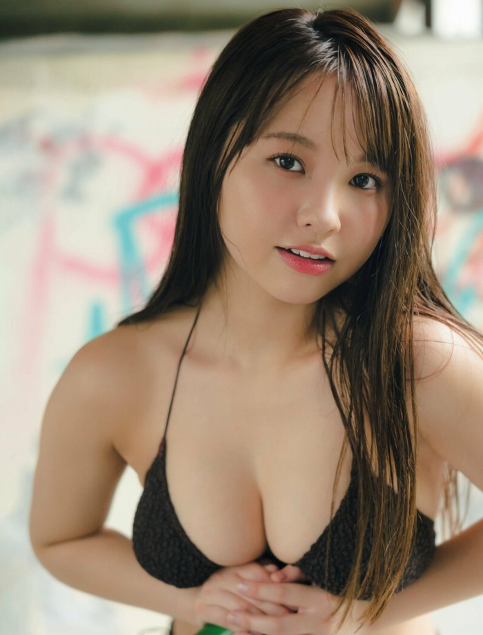 本郷柚巴 まぶしいボインの水着グラビア画像！
