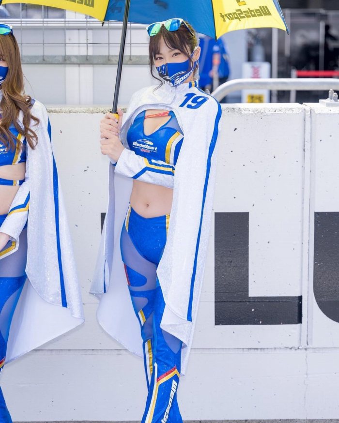 霧島聖子 Dカップお姉さんの水着グラビア画像！