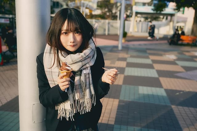 小倉あずさ 巨乳レイヤーの水着グラビア画像！