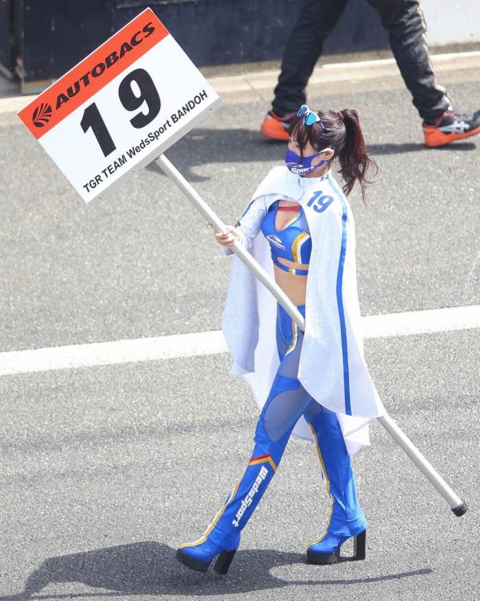 霧島聖子 Dカップお姉さんの水着グラビア画像！