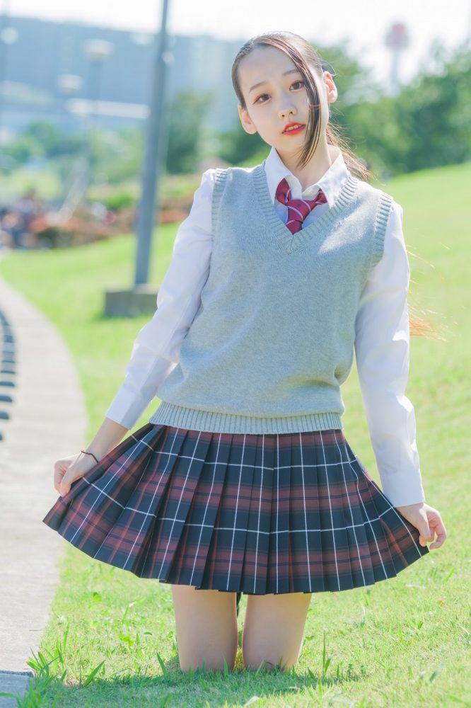 須羽こころ ふわふわバストの水着グラビア画像！