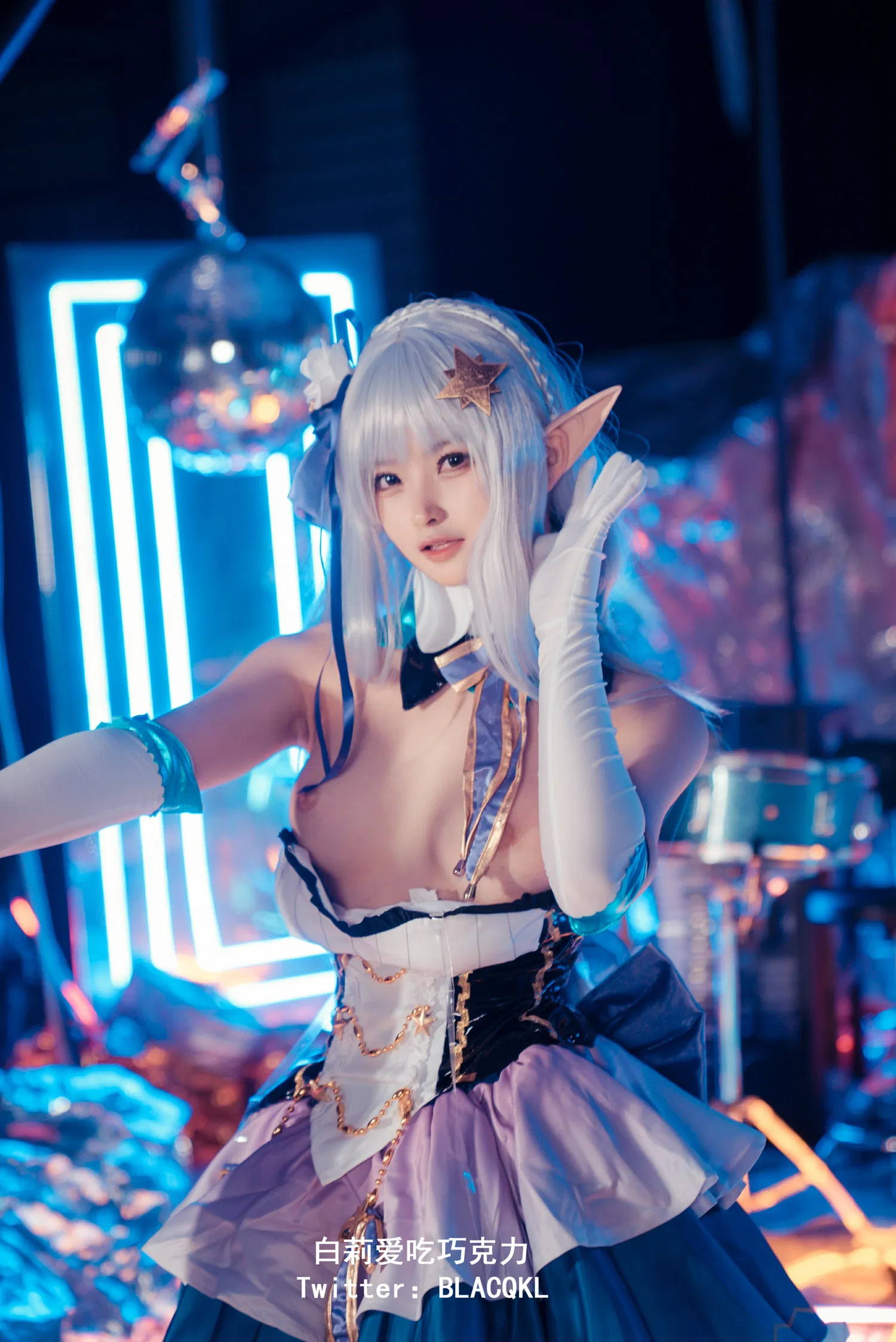 [COSPLAY] 白莉爱吃巧克力 – 爱蜜莉雅