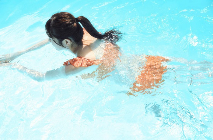 黒嵜菜々子 ふわふわボインの水着グラビア画像！