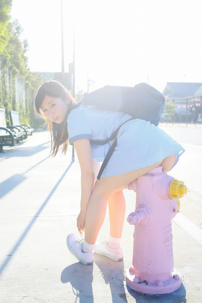 小池里奈 美尻でキュートな水着グラビア画像！