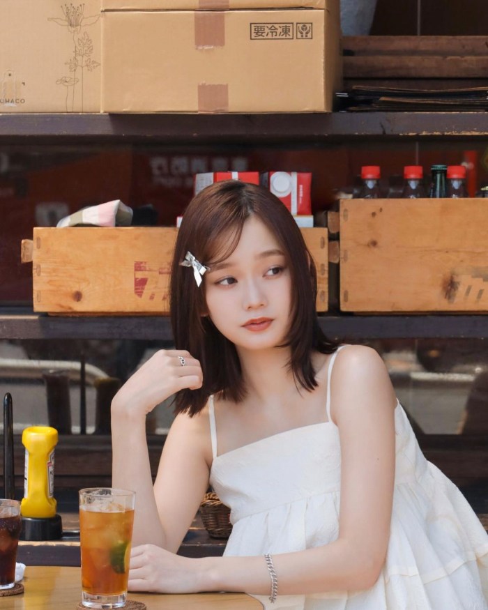 青戸しの Fカップボインな水着グラビア画像！