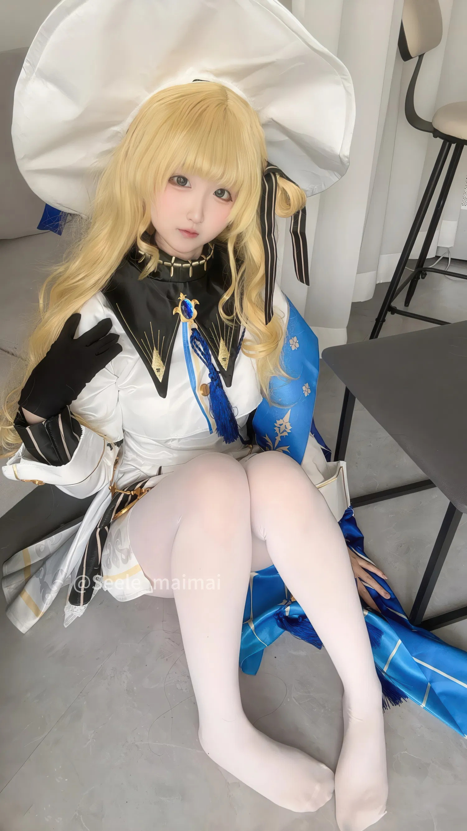 [Cosplay] Seele麦麦 - 鸣潮 菲比&卡提希娅·蓝色花海物语