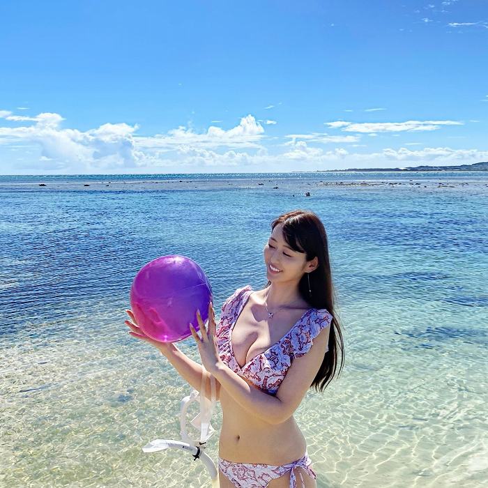 天野ちよ Hカップパイパイの水着グラビア画像！