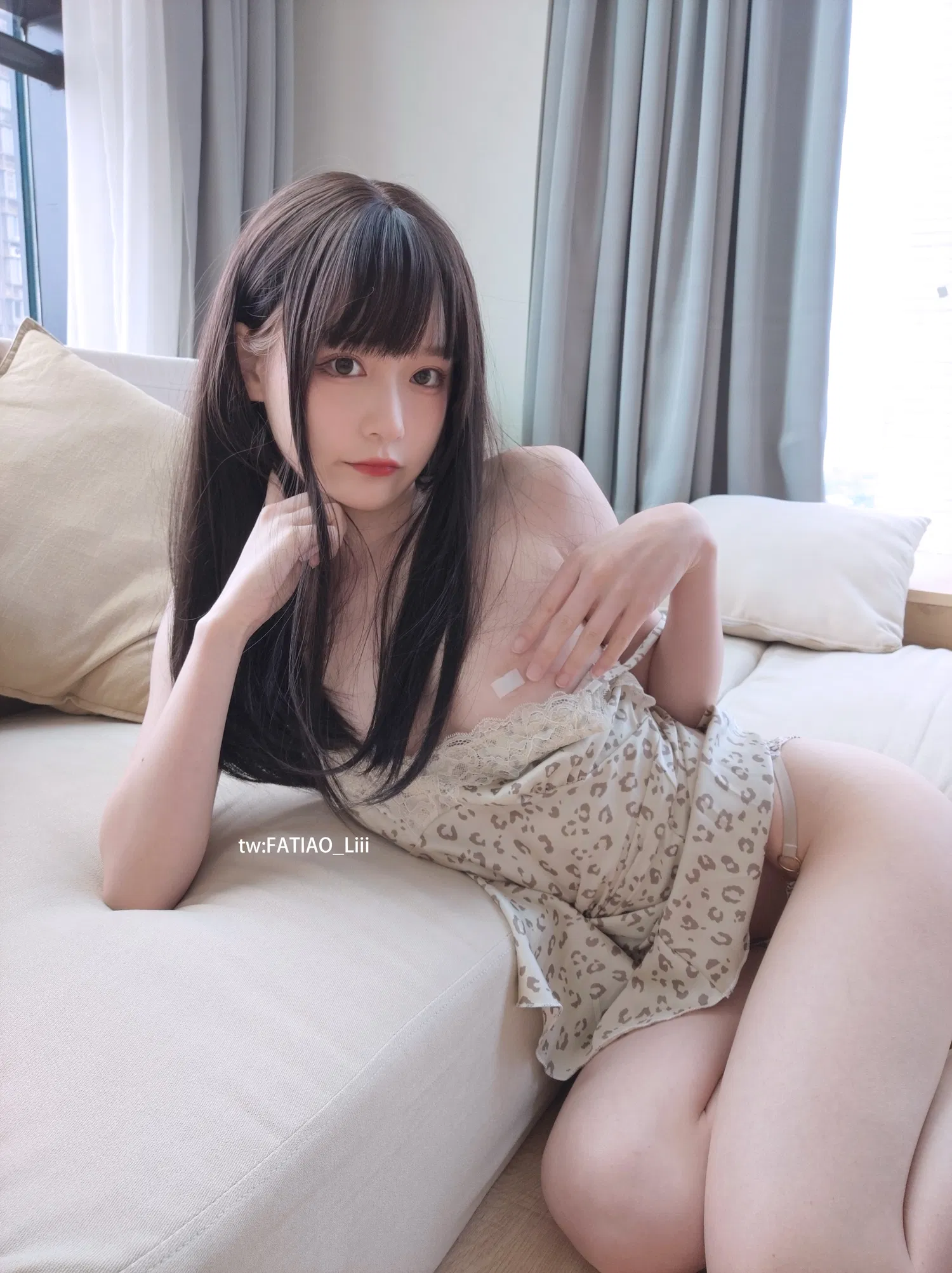 [Fantia] 迷之呆梨 – 自撮り写真 豹纹睡衣
