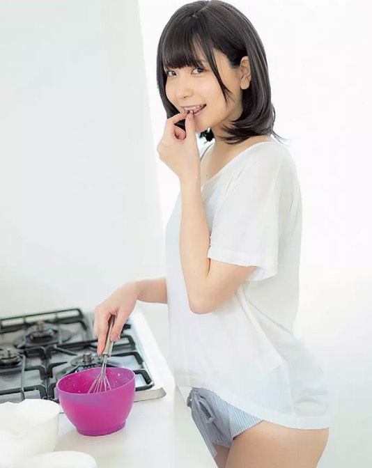 あまつまりな 脱ぎすぎ水着＆下着グラビア画像！